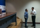 Los concejales socialistas De la Rosa y González instantes previos a su comparecencia ante la prensa